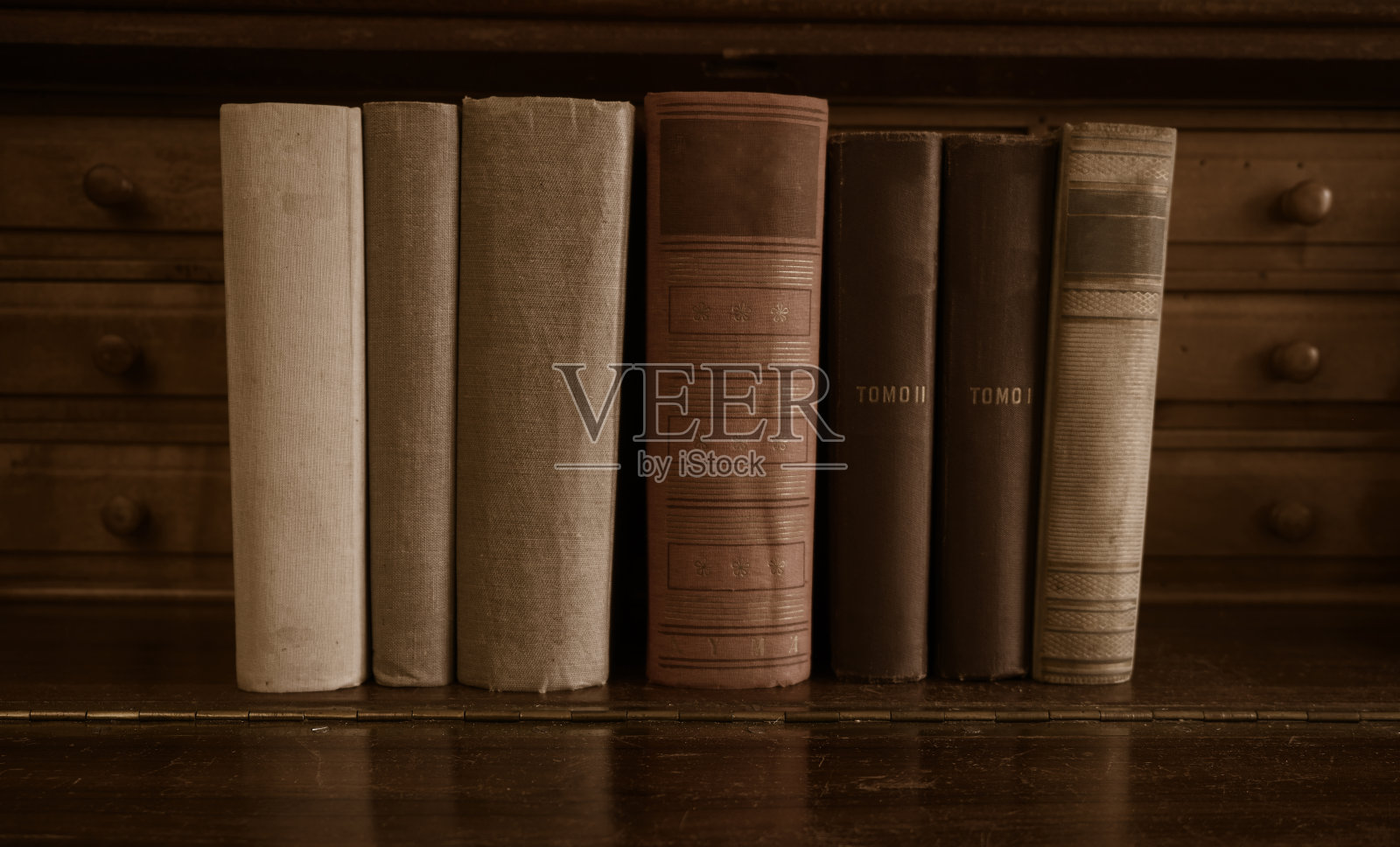 被遗忘的书的图书馆。照片摄影图片