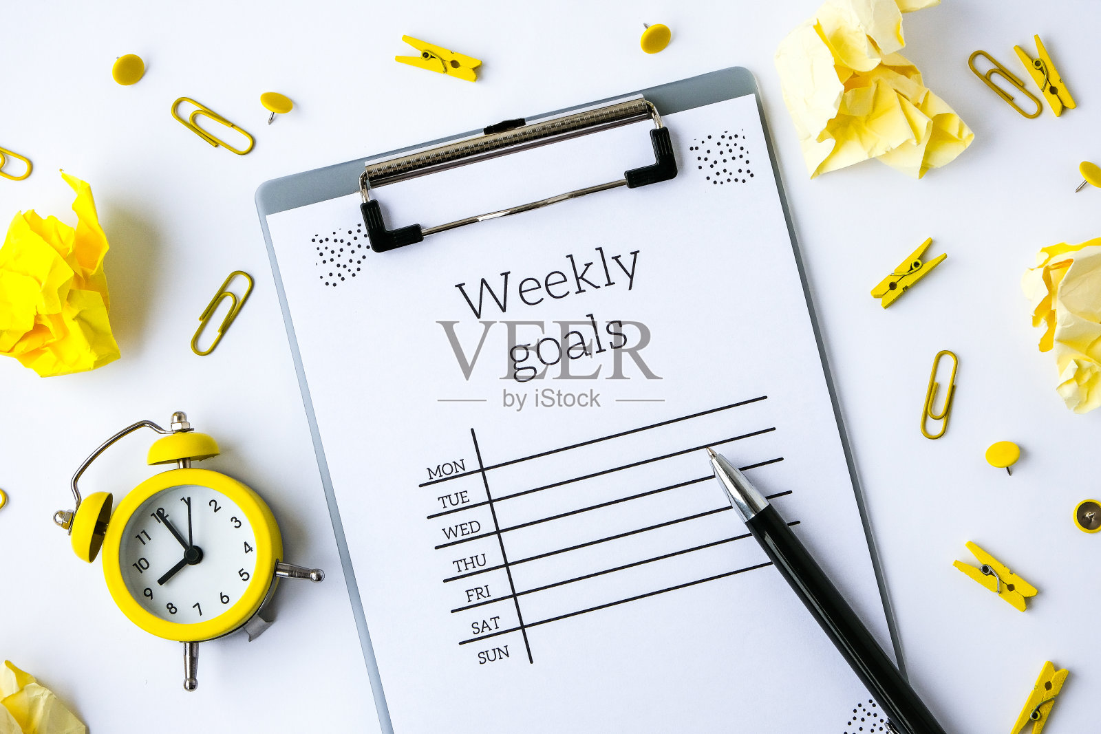 每周目标计划在白色背景上。计划在隔离期间在家工作保持工作效率照片摄影图片