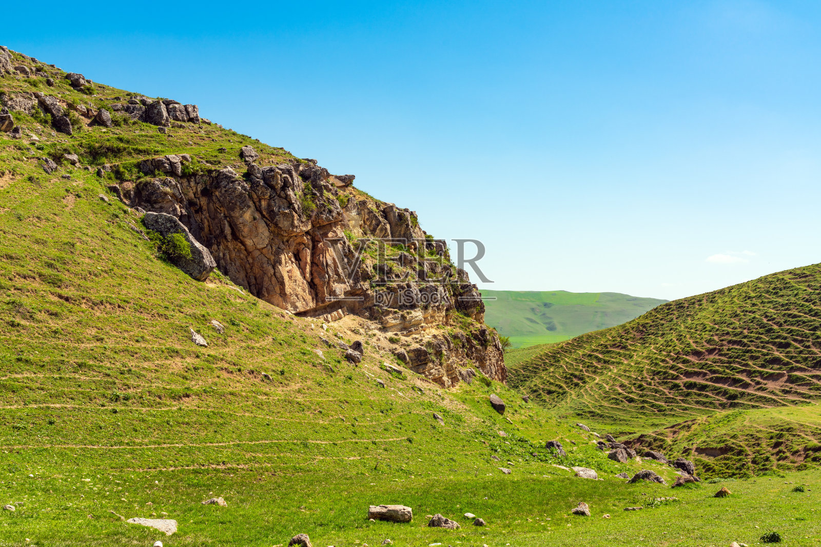 春天青山峭壁照片摄影图片