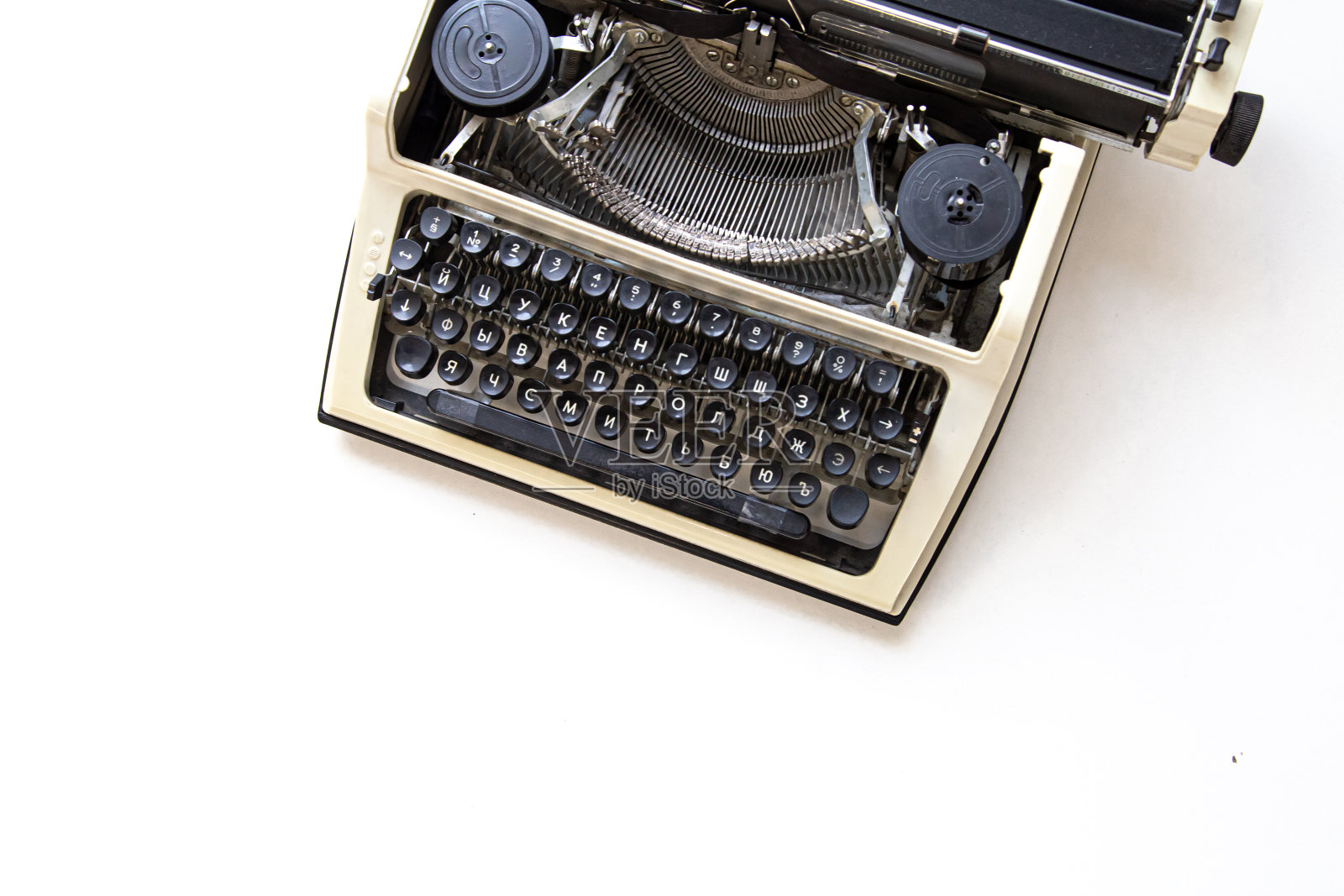 老式打字机封闭孤立的拷贝空间。照片摄影图片