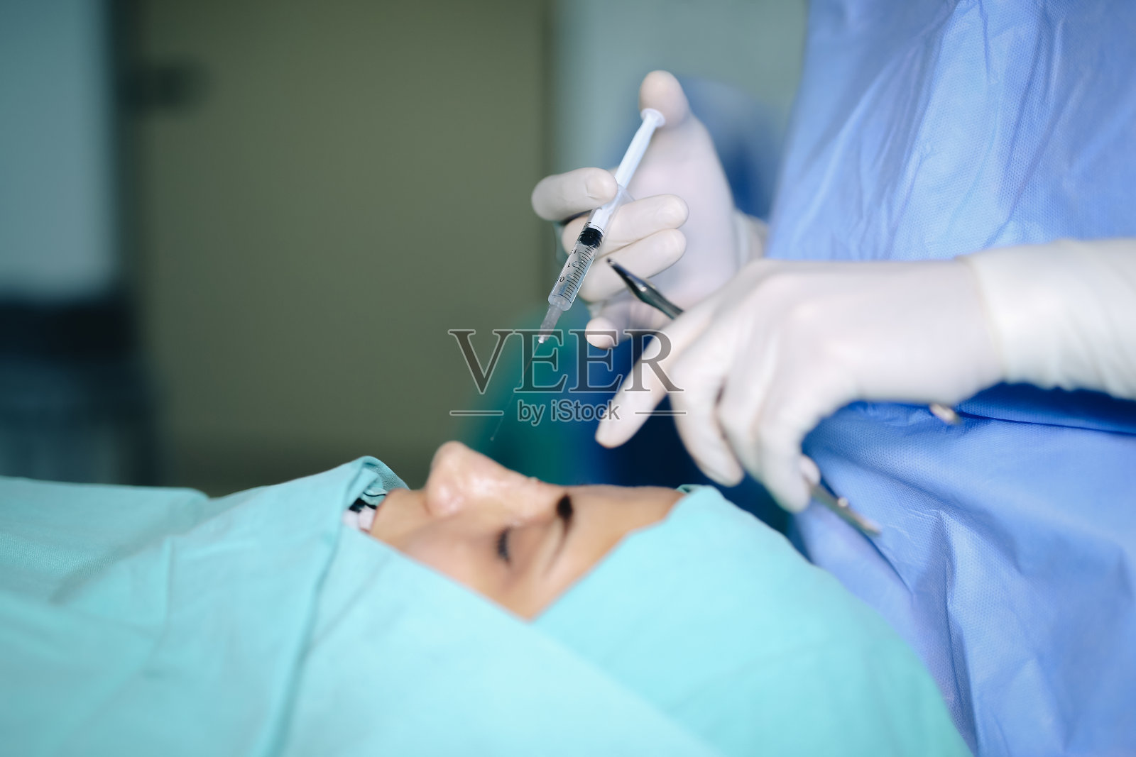 注入液体照片摄影图片