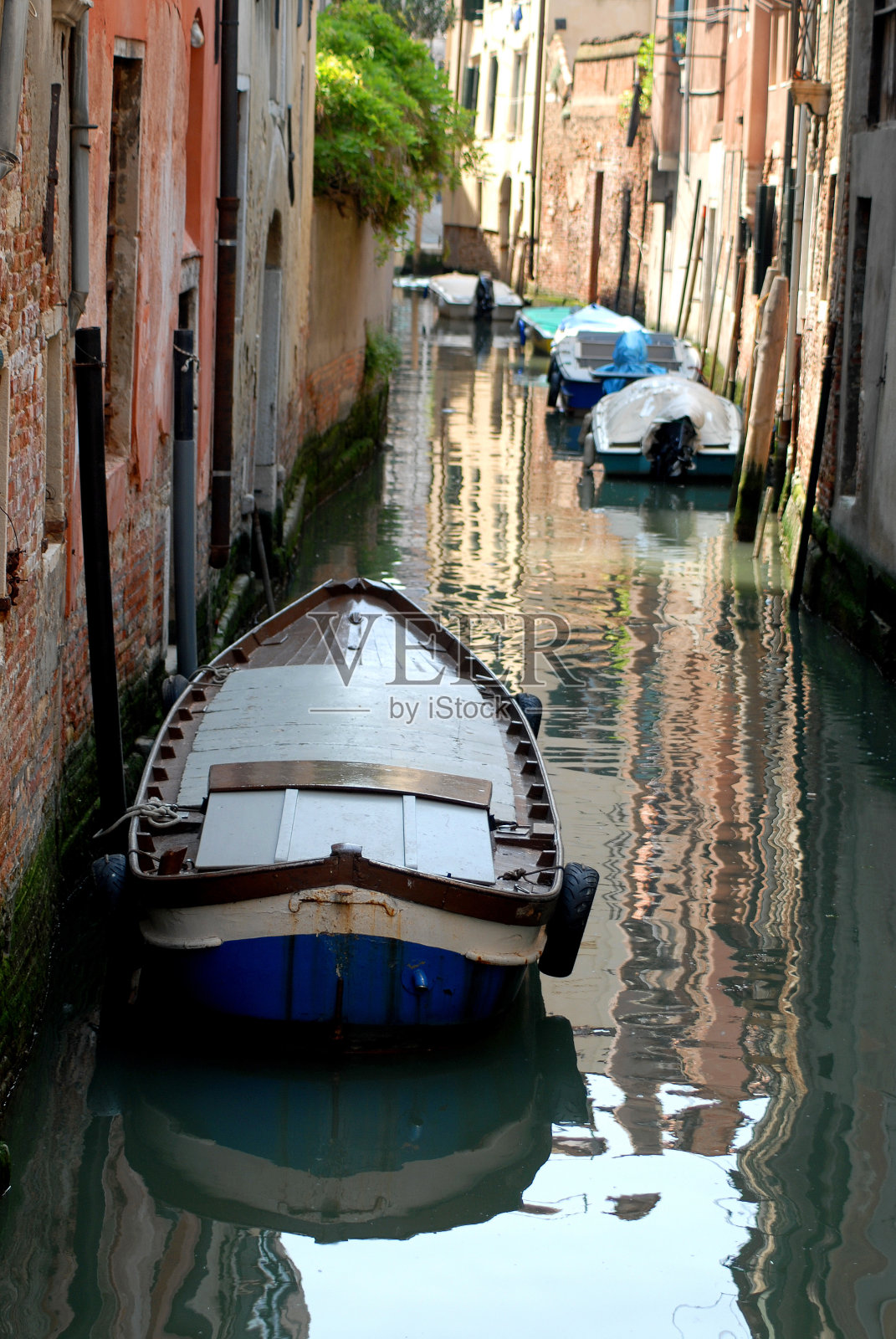 意大利-威尼斯-在浪漫的死水倒影照片摄影图片