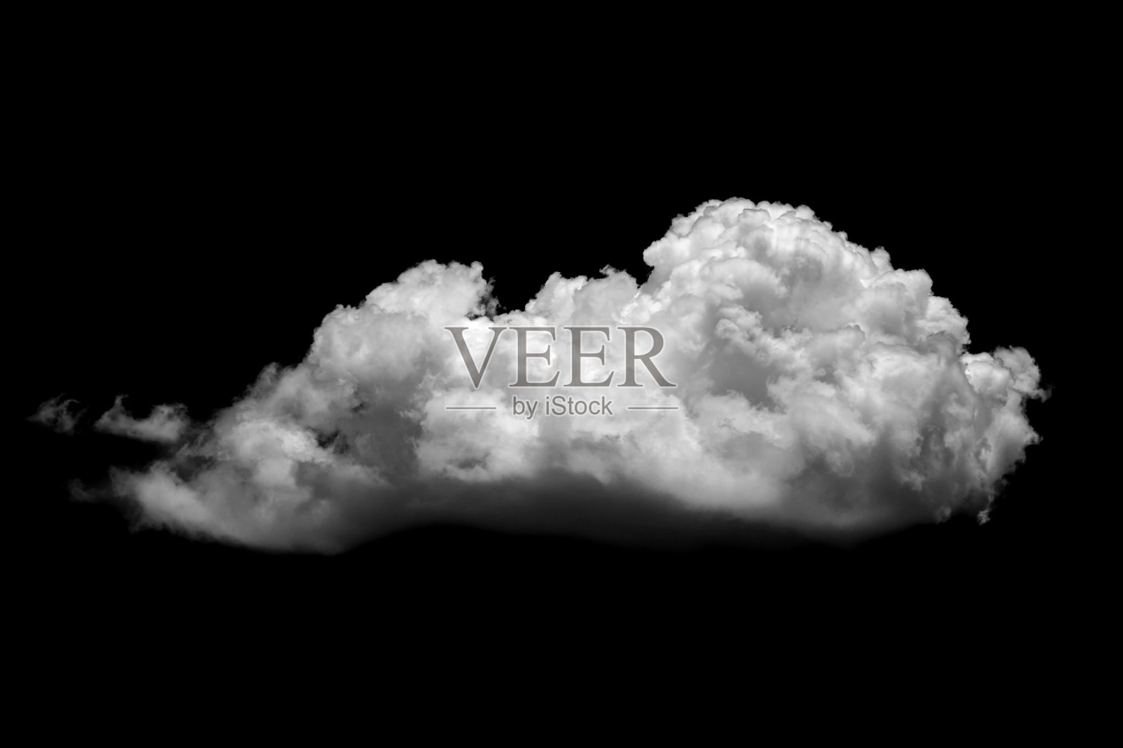 分开的白云在黑色的背景上有真正的云。照片摄影图片