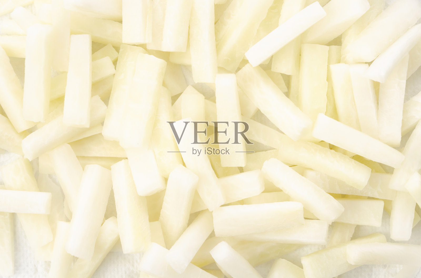 把日本萝卜切成片，晾干照片摄影图片