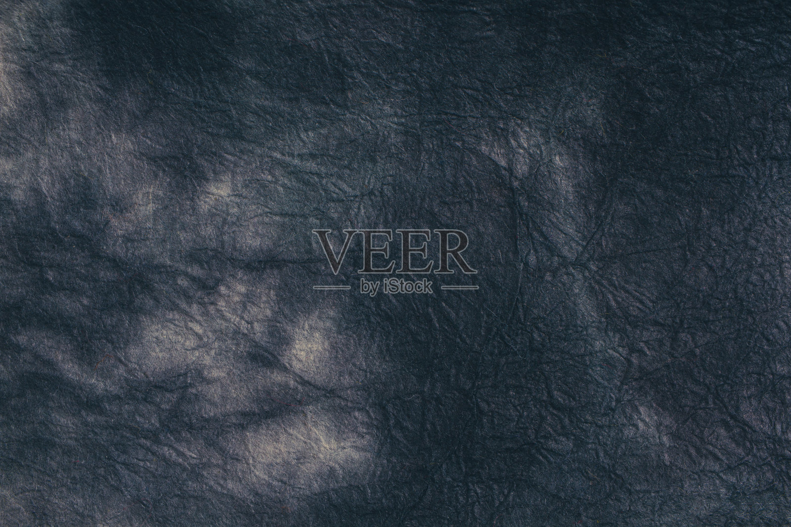 黑暗的日文报纸照片摄影图片