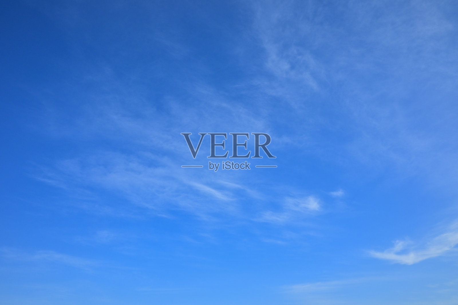 蓝天上的羽毛云照片摄影图片