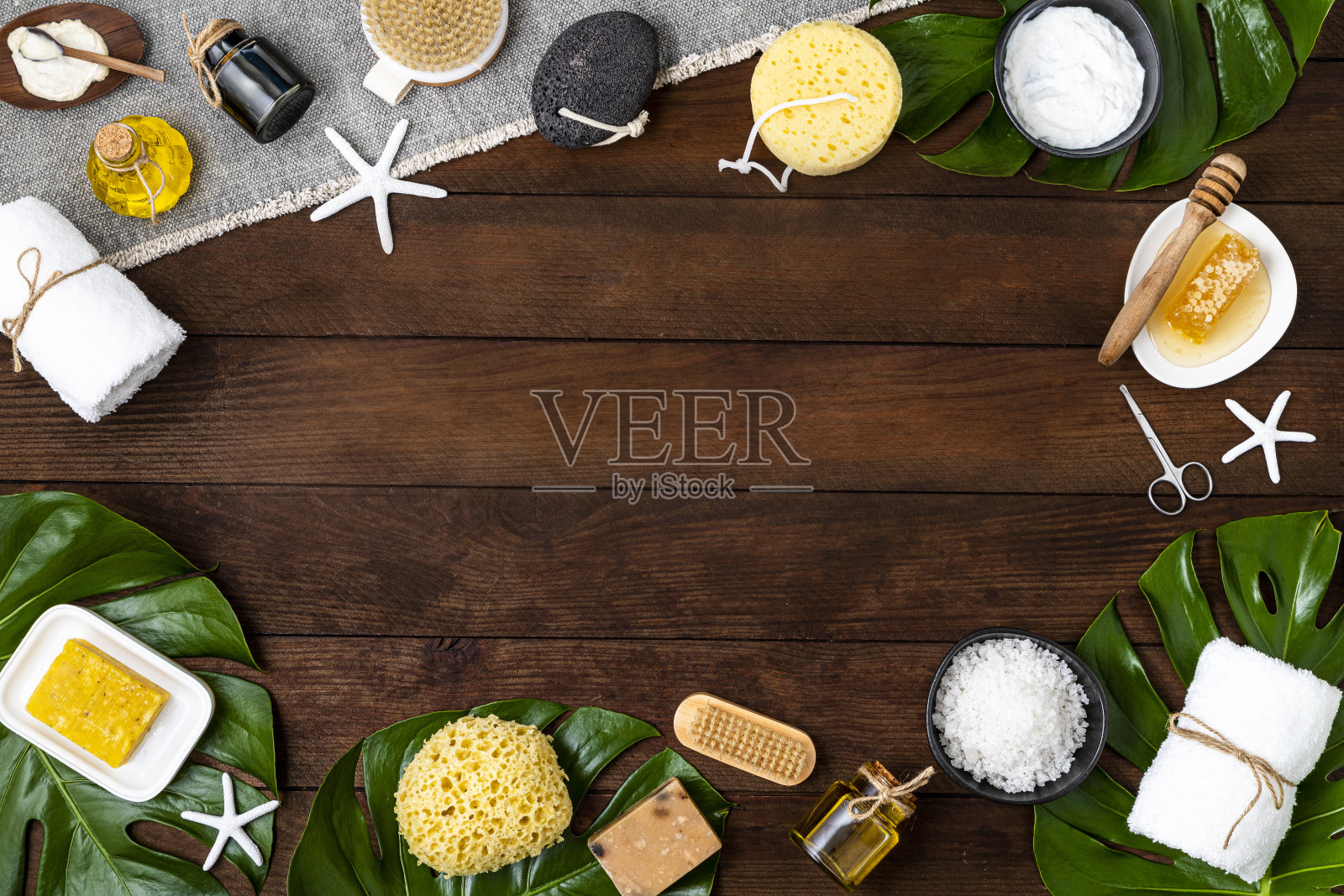 身体护理产品框架与复制空间在一个木制的背景照片摄影图片