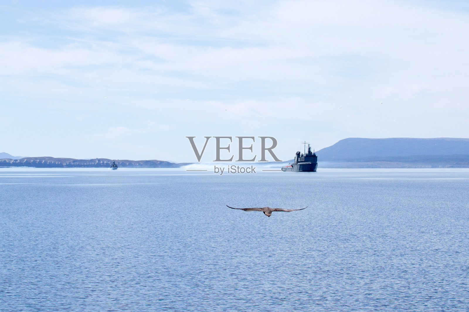 航行在贝格尔海峡，美丽的阿根廷风景照片摄影图片