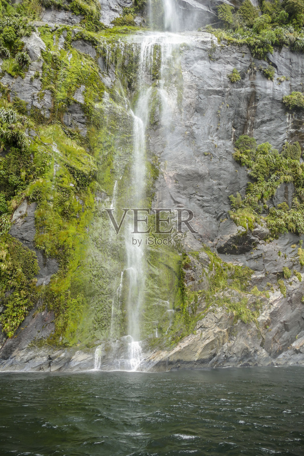 米尔福德湾的瀑布照片摄影图片