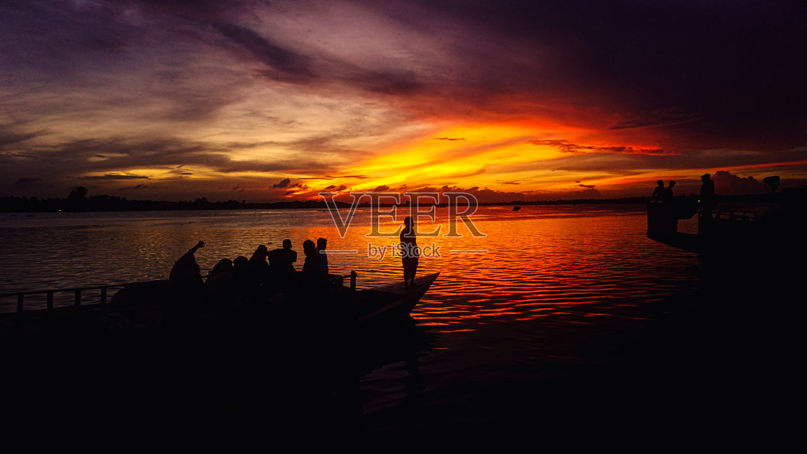 河上的剪影照片摄影图片