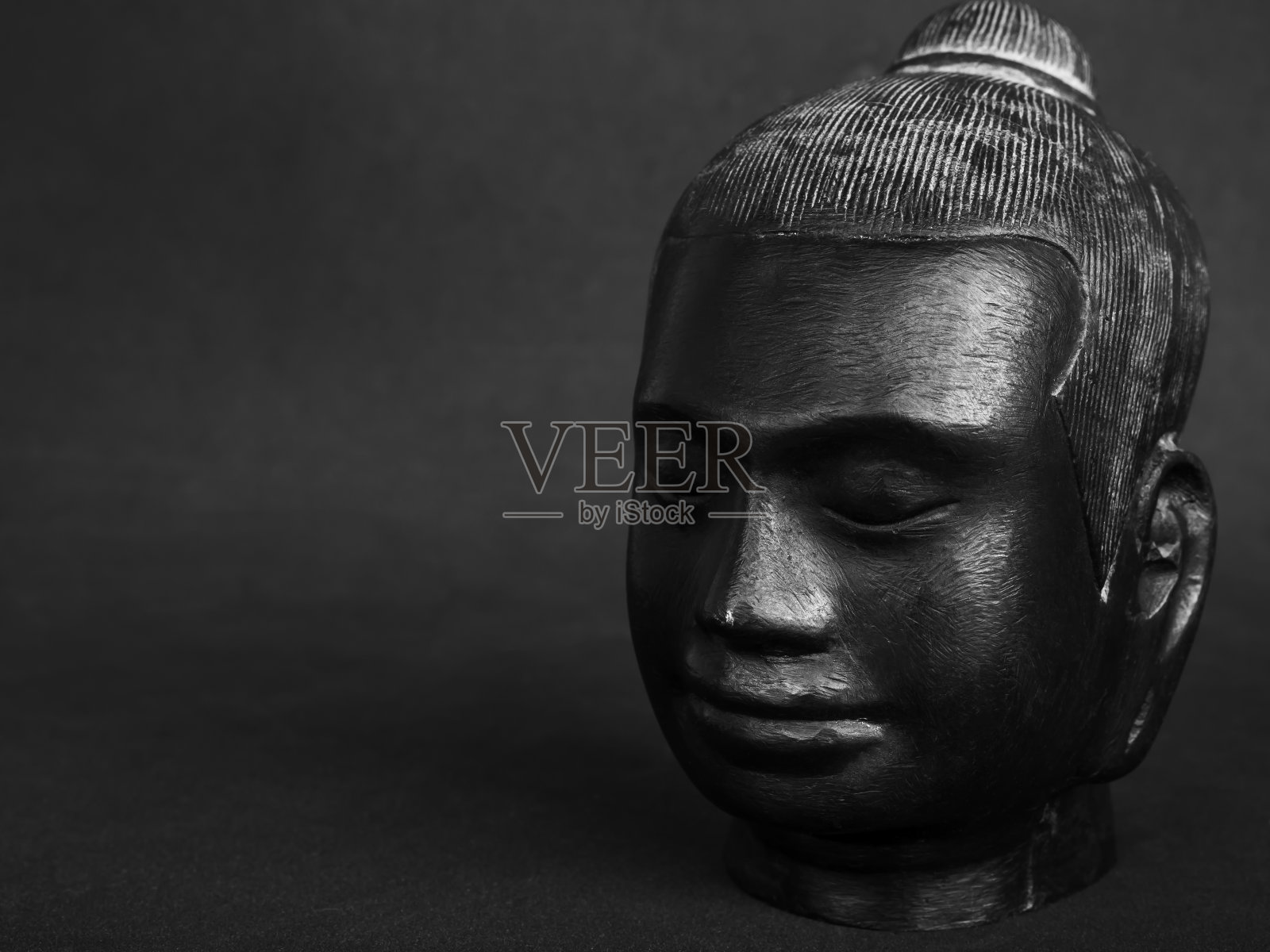 石雕佛像的头部。照片摄影图片