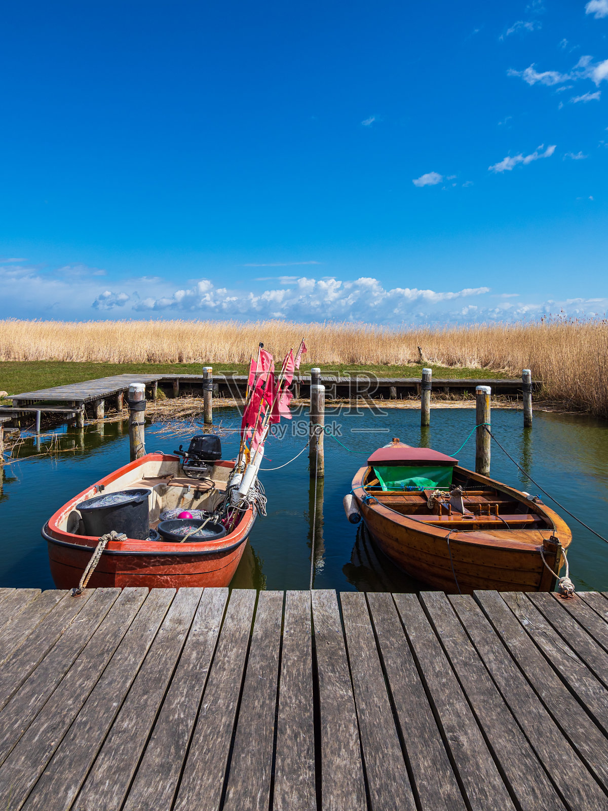 德国阿伦斯修港的渔船照片摄影图片