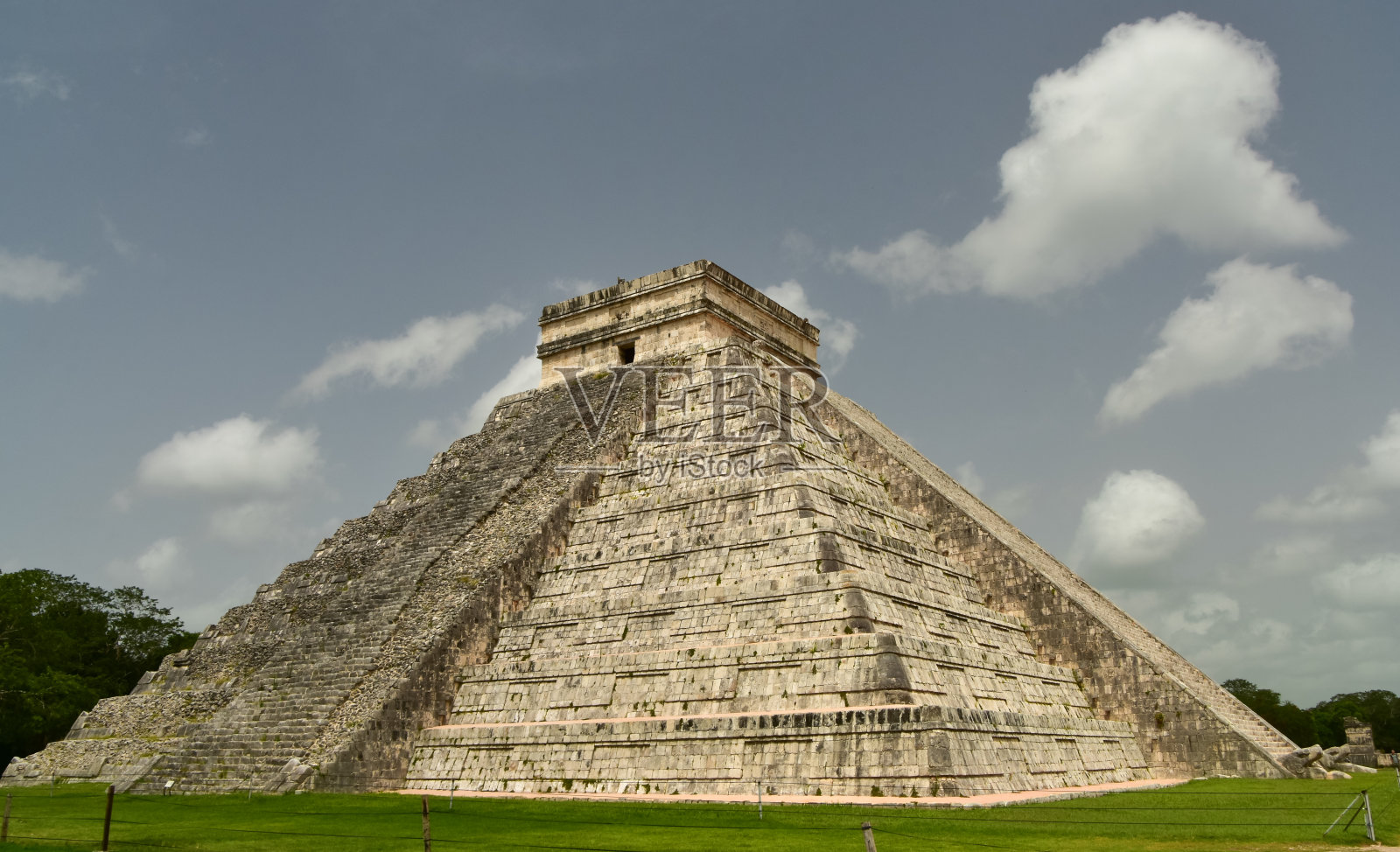 奇琴伊察(Chichen Itza) Kukulcán神庙(El Castillo)，墨西哥玛雅人在哥伦布发现美洲之前建造的一个大型城市照片摄影图片