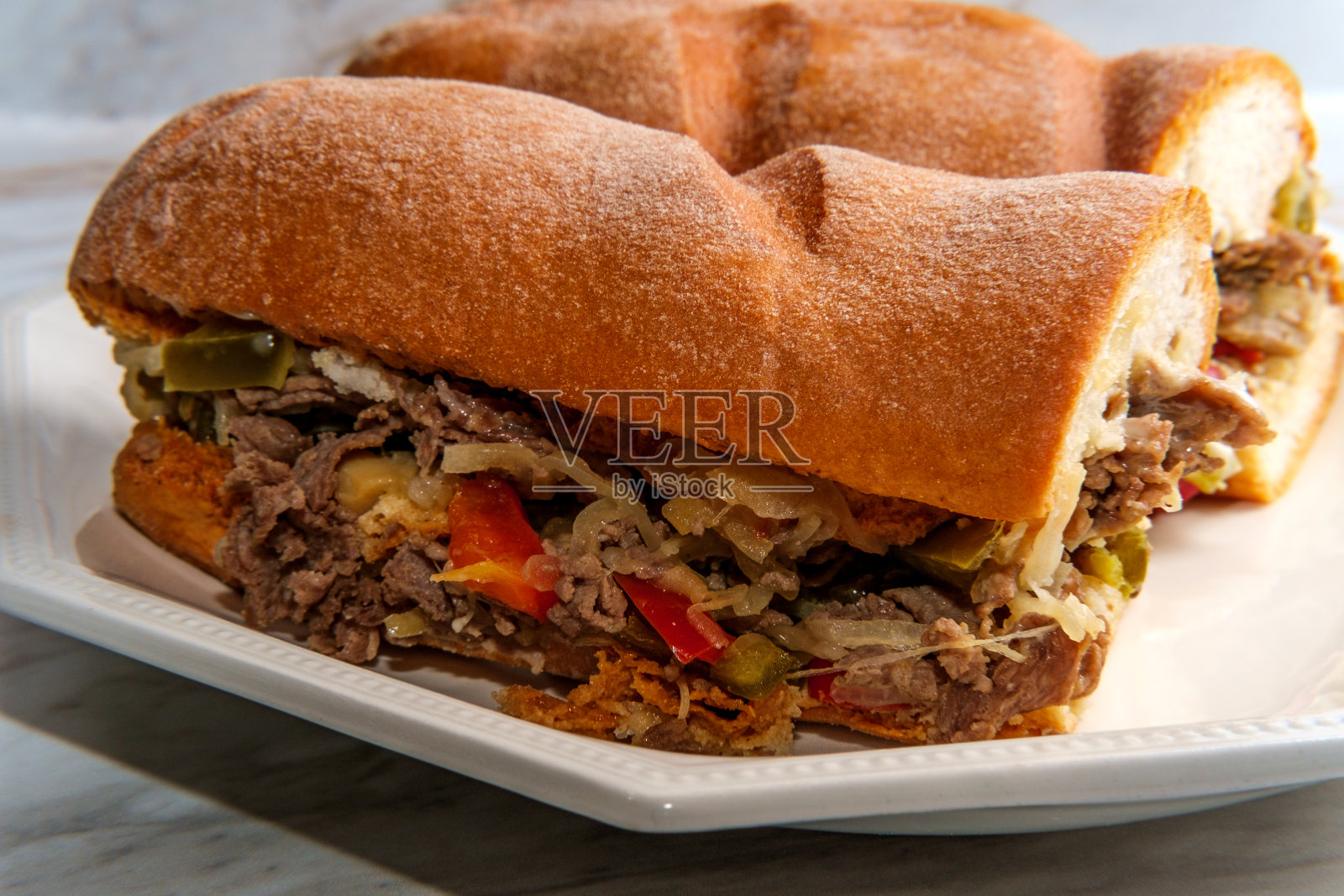 混乱的费城奶酪牛排照片摄影图片