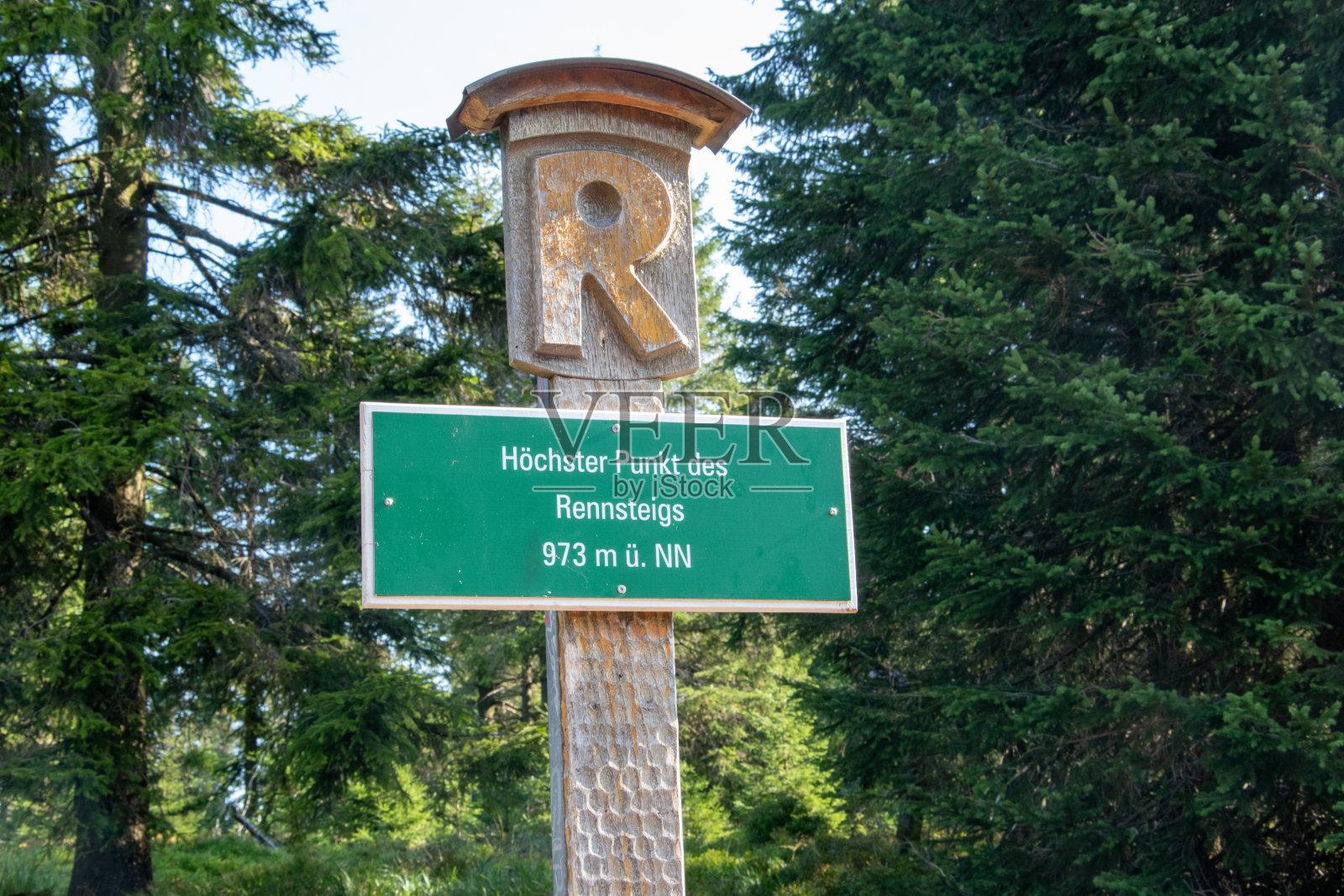 图林根州Rennsteig长途徒步旅行路线的最高点。在奥伯霍夫附近有Plänckner的视野。照片摄影图片