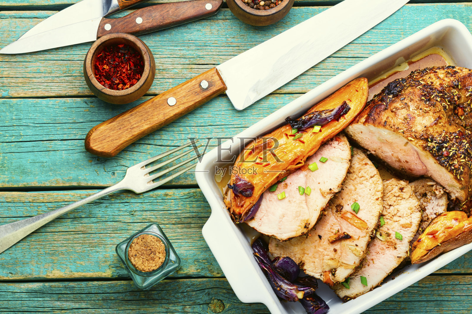 烤肉配红薯照片摄影图片