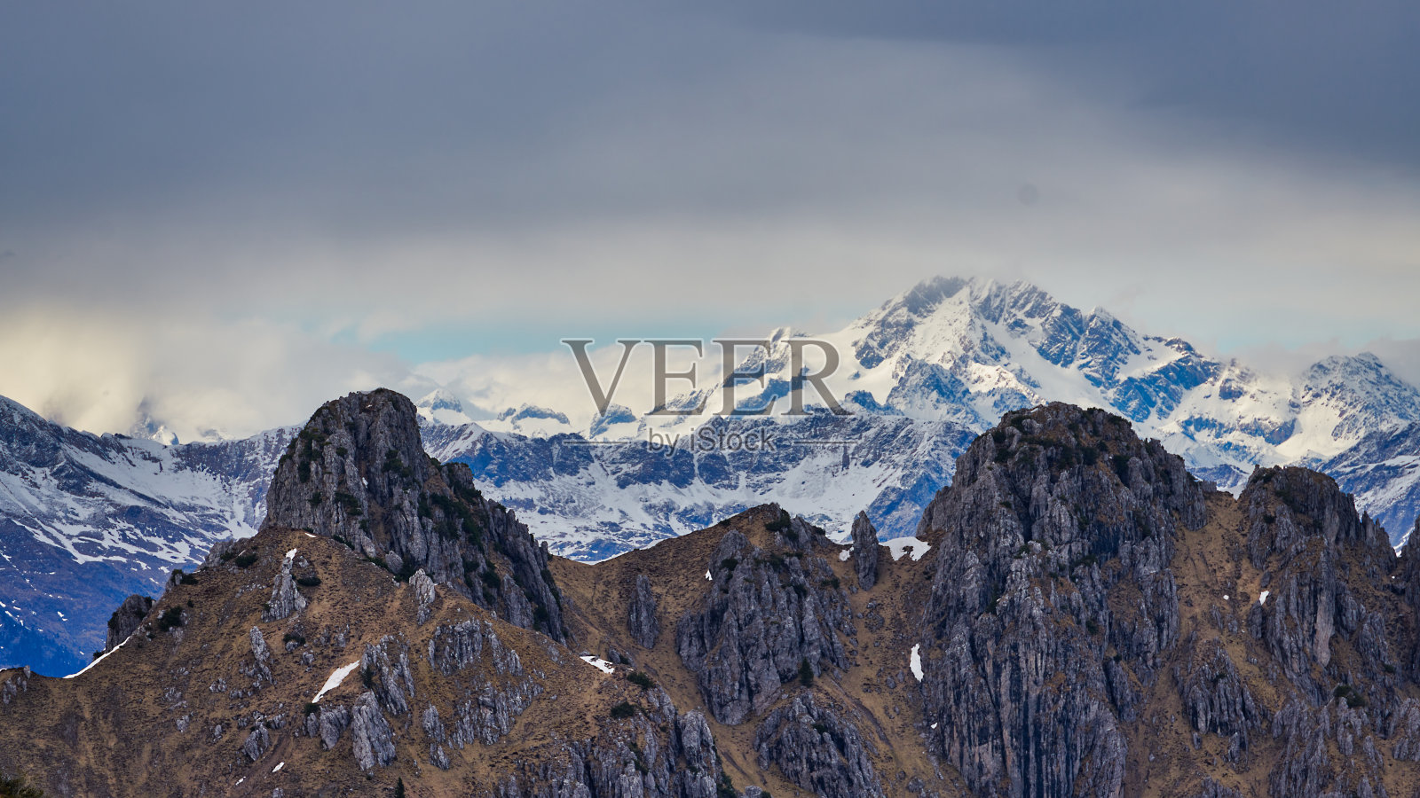 意大利西雷思阿尔卑斯山脉的蒙地耻辱照片摄影图片