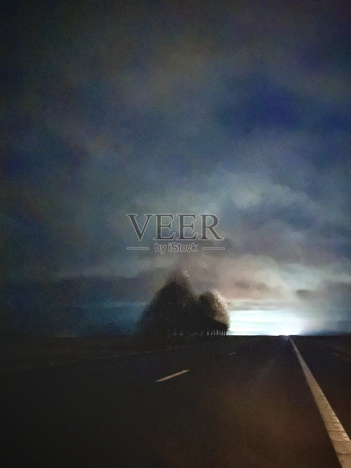 晚上路照片摄影图片