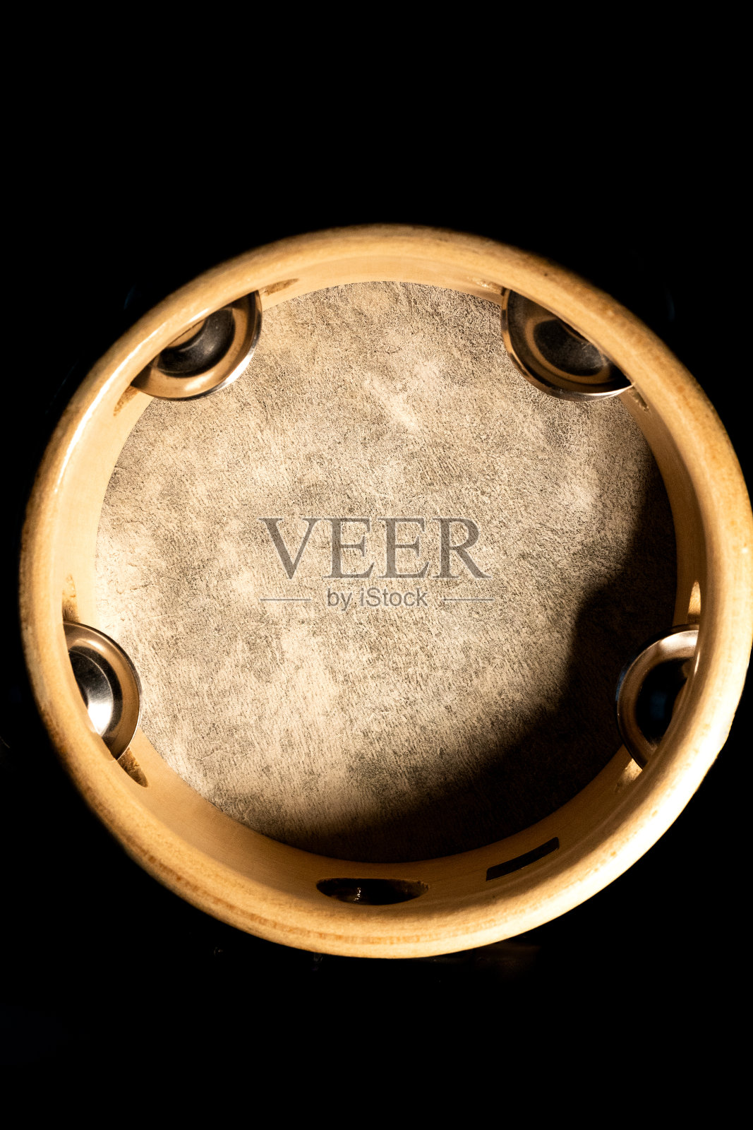 手鼓的背面孤立在黑色背景照片摄影图片