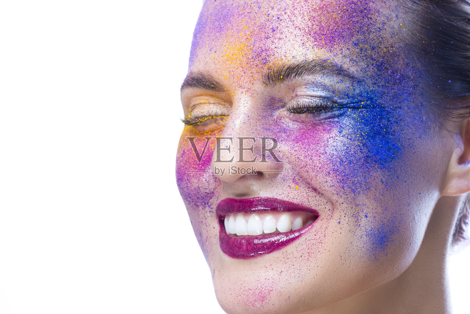 美丽的想法。美丽的特写肖像宁静的高加索女孩闭上眼睛和粉彩色艺术化妆在白色的脸上。水平的形象照片摄影图片