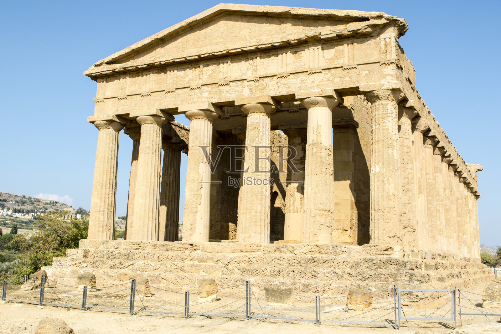 康科迪亚神庙，位于阿格里琴托，西西里岛，意大利，欧洲的神庙谷(Valle dei Templi)中的希腊神庙照片摄影图片