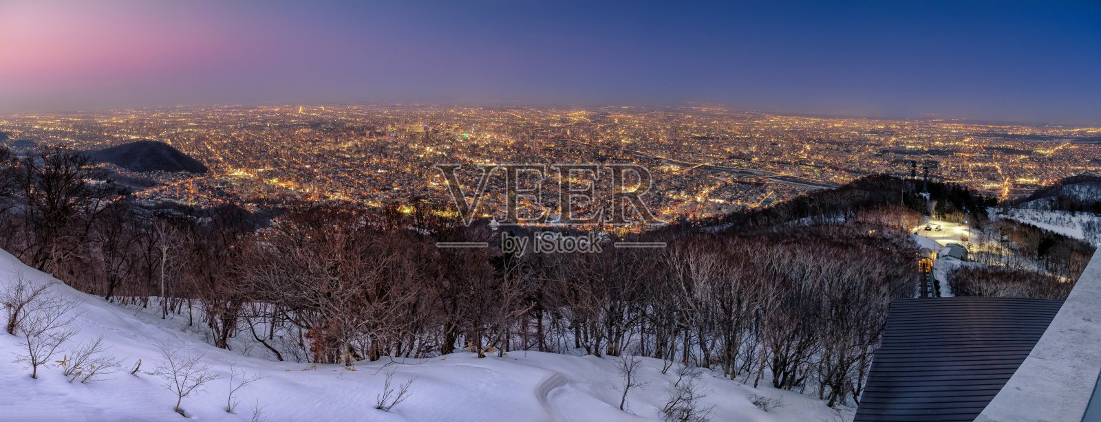 日本北海道札幌市夜景。照片摄影图片