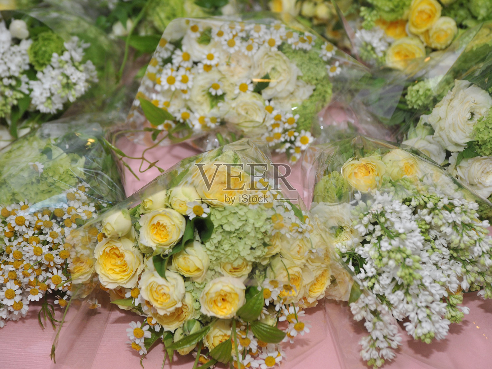 新娘的形象，爱情的赞美诗，优雅而灿烂非常优雅和奇妙的花束布置花束照片摄影图片