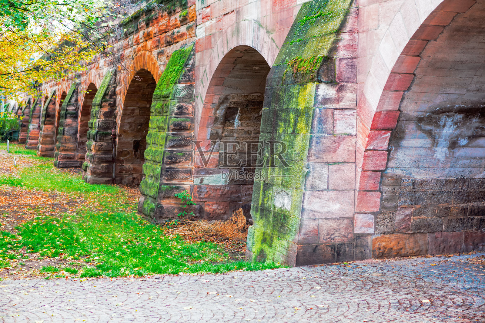 历史悠久的石拱桥照片摄影图片