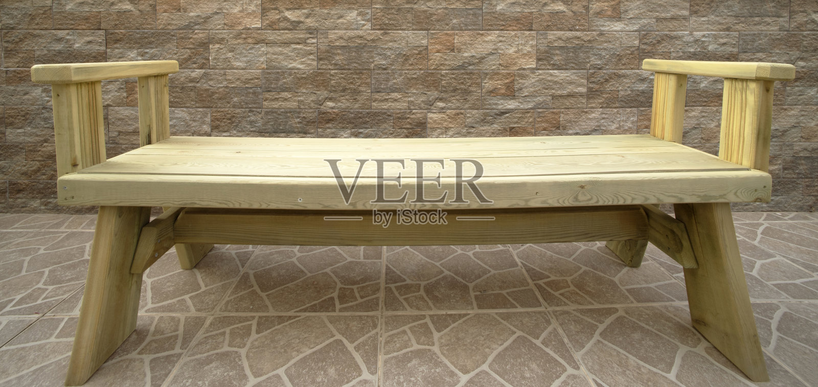 天然松木，没有靠背的木凳照片摄影图片