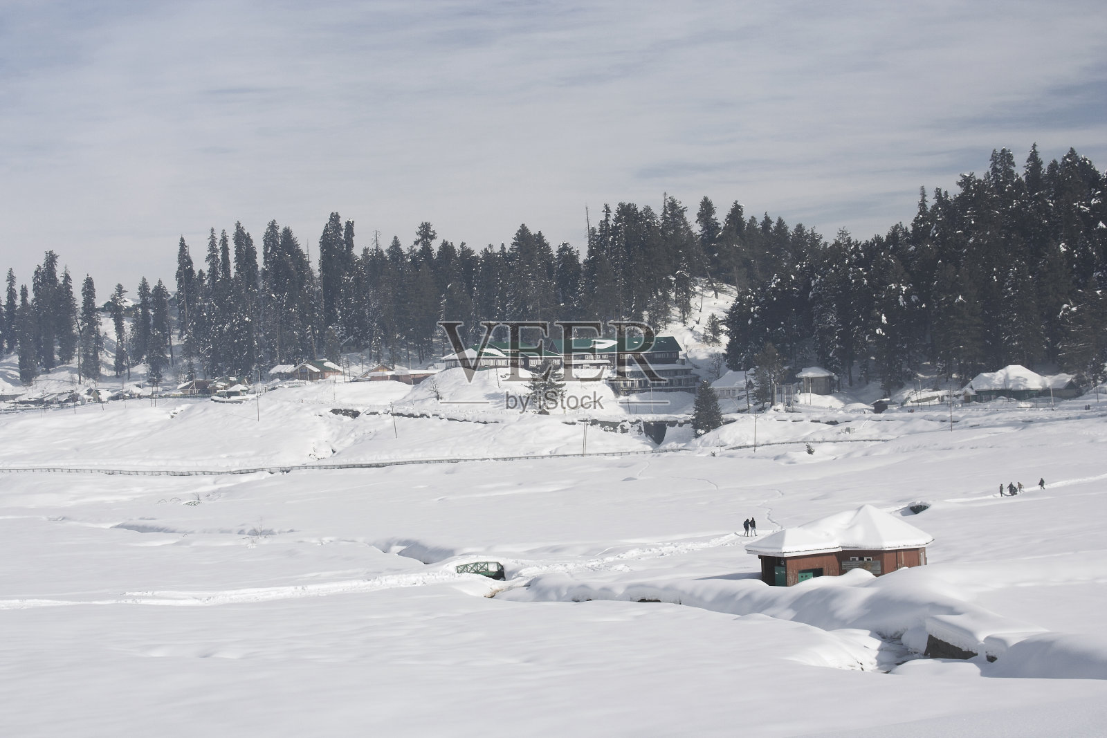 古玛格、查谟和克什米尔地区的雪景。照片摄影图片
