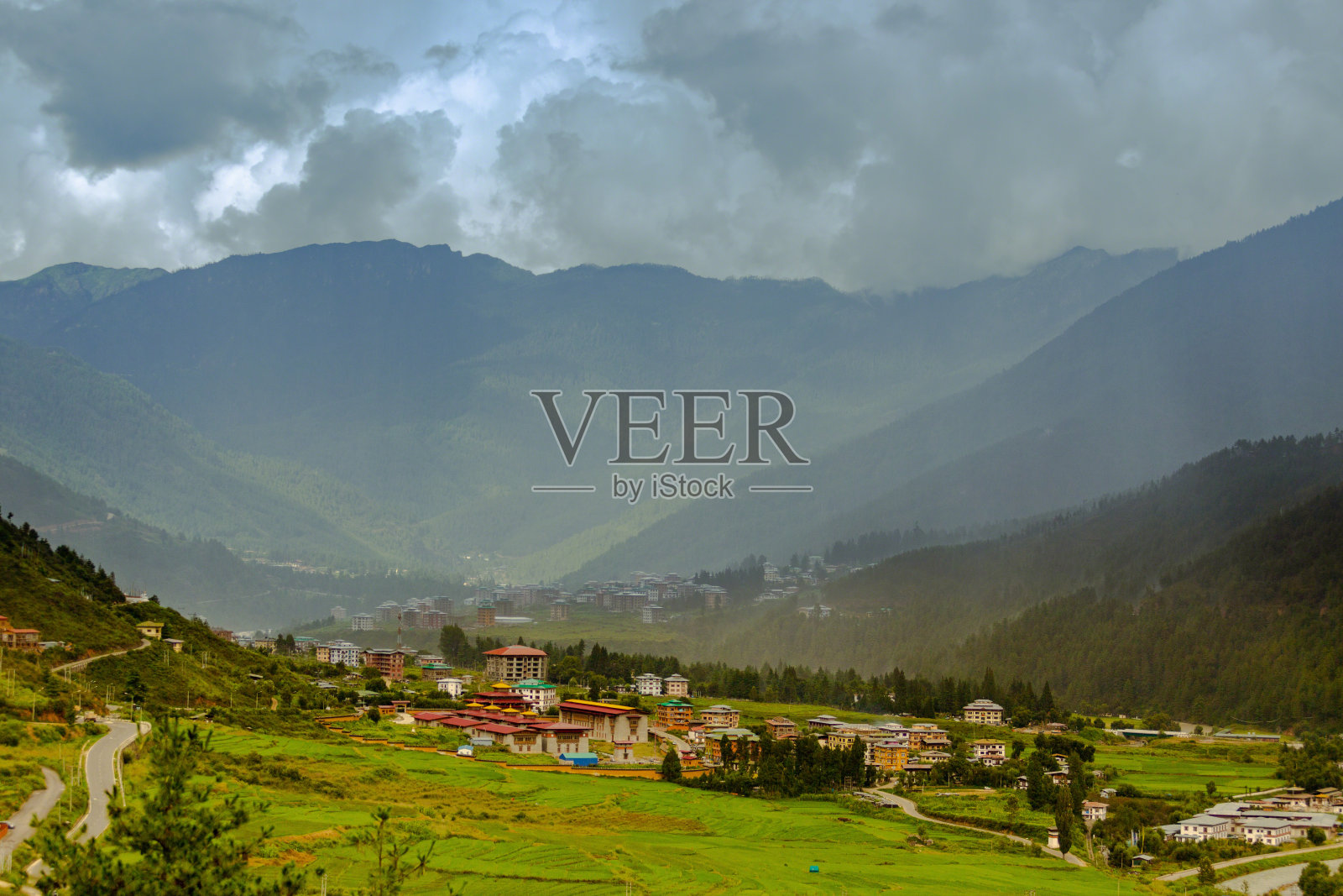 廷布、不丹、雨照片摄影图片