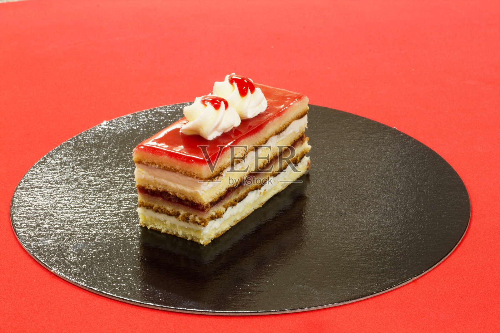 奶油蛋糕和海绵蛋糕照片摄影图片