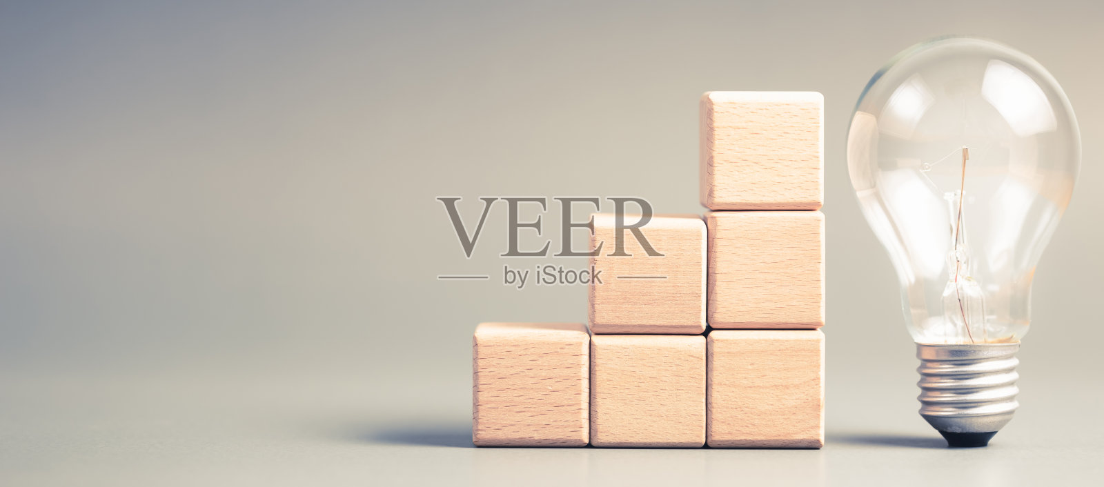 台阶和灯泡照片摄影图片