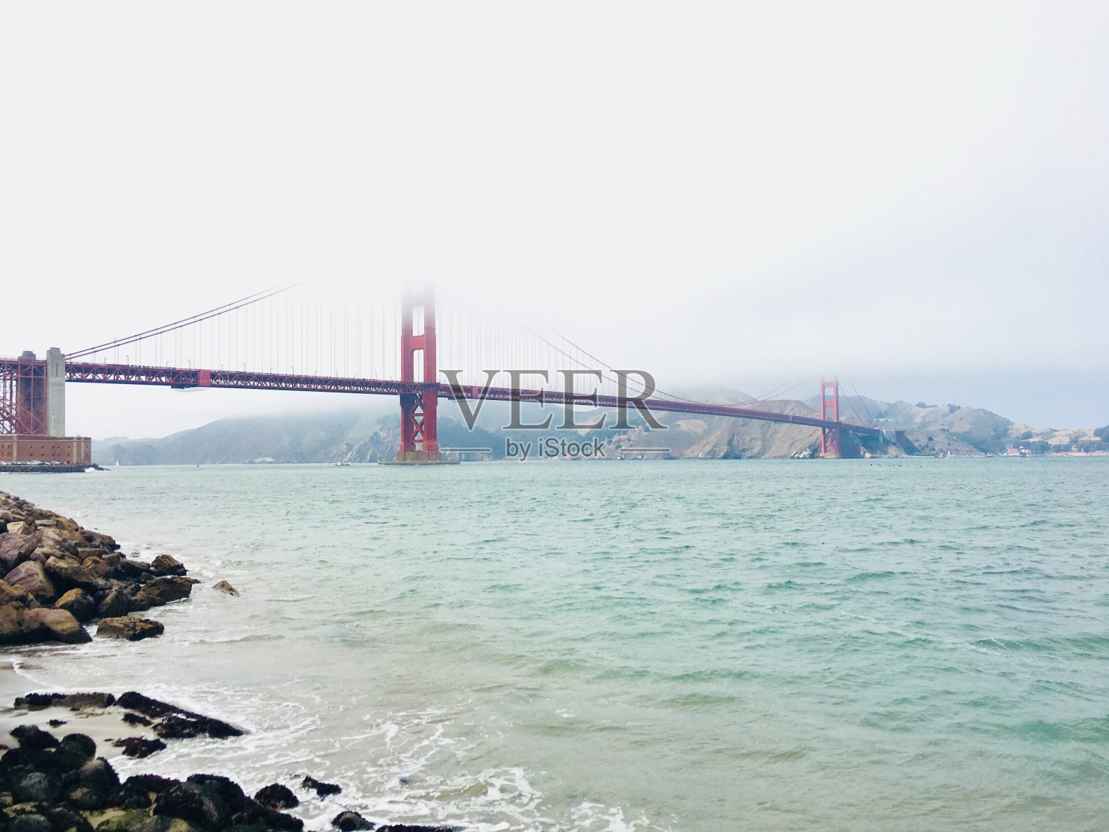 雾蒙蒙的金门大桥照片摄影图片