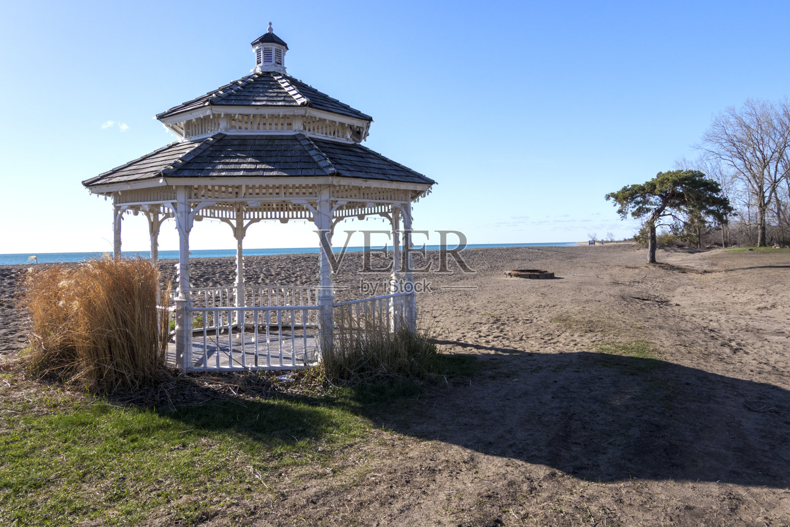 海滩上的凉亭照片摄影图片