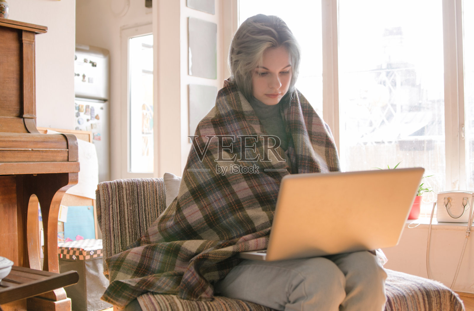 年轻的自由职业者照片摄影图片