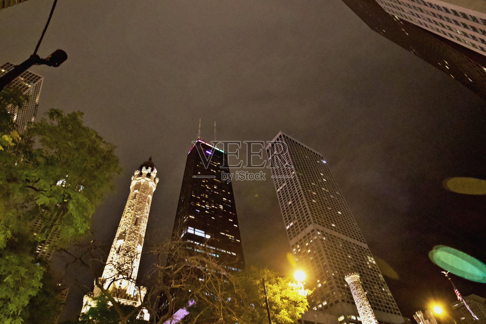 夜晚的大城市照片摄影图片