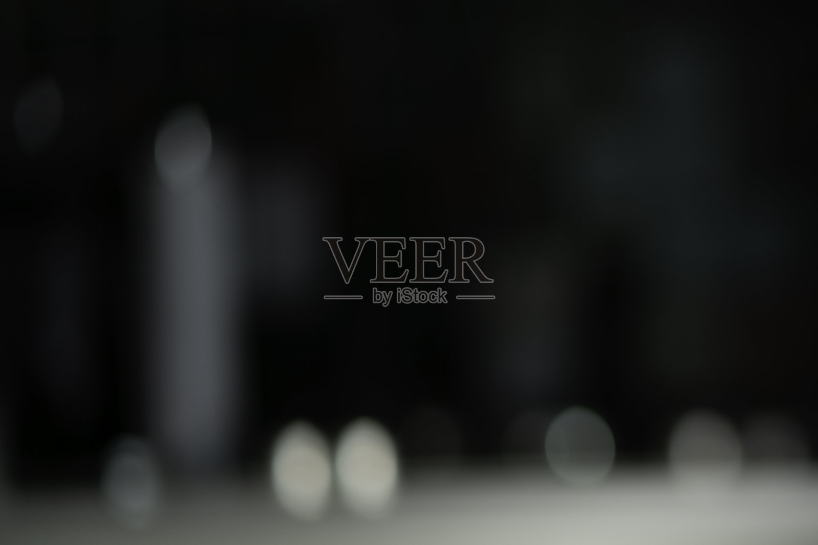 在低光下散焦的抽象照片摄影图片