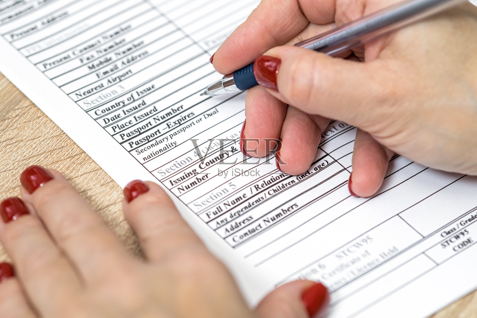 填写入境签证申请表照片摄影图片