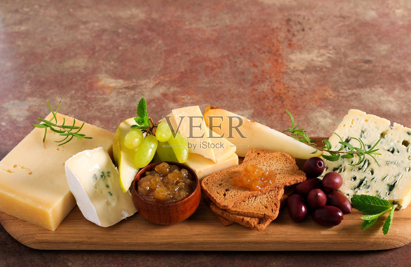 奶酪板配奶酪照片摄影图片