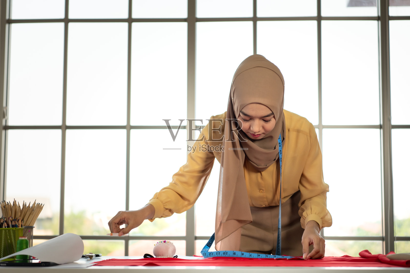 是服装的设计和剪裁。照片摄影图片