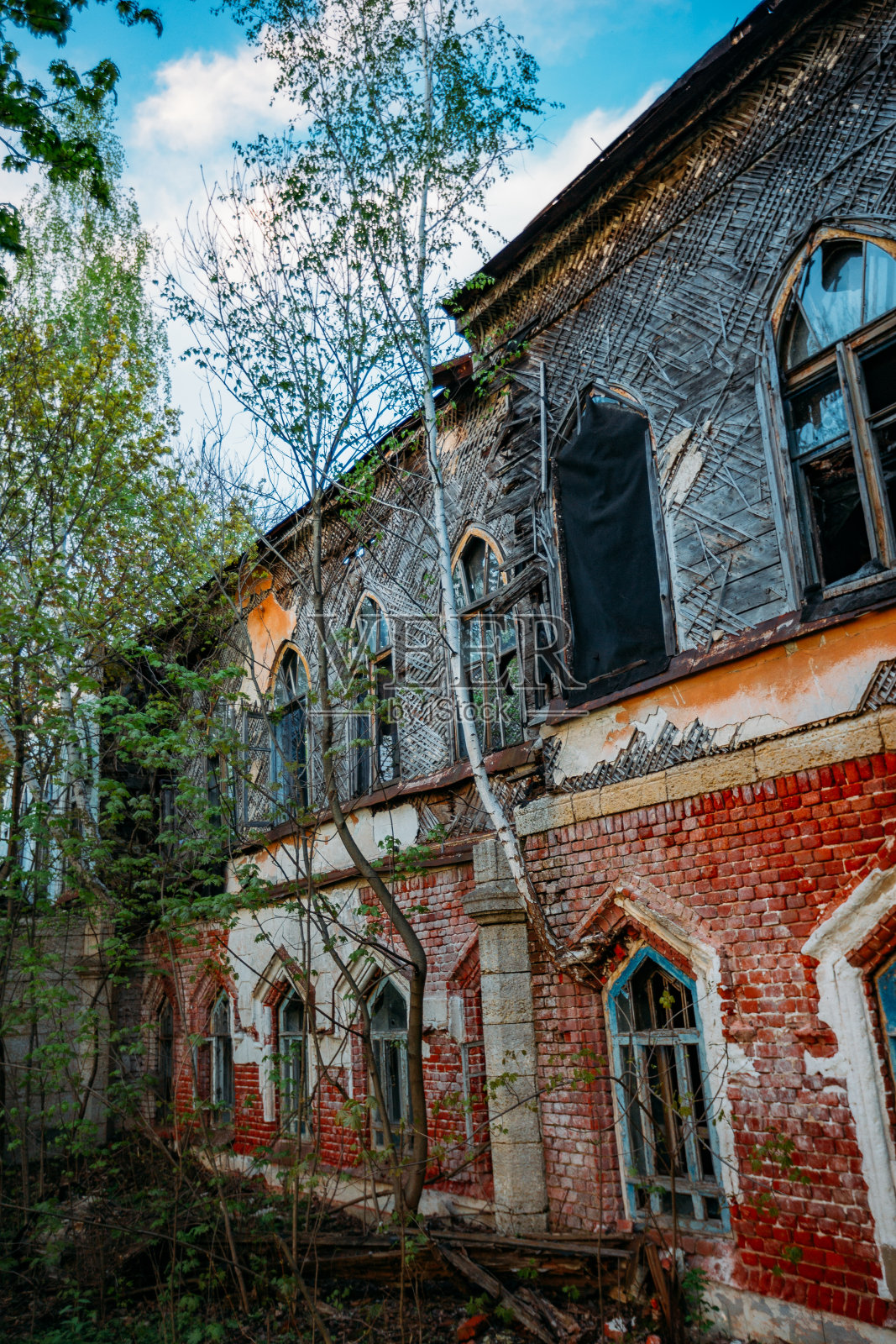 哥特风格的古老废弃的历史大厦照片摄影图片