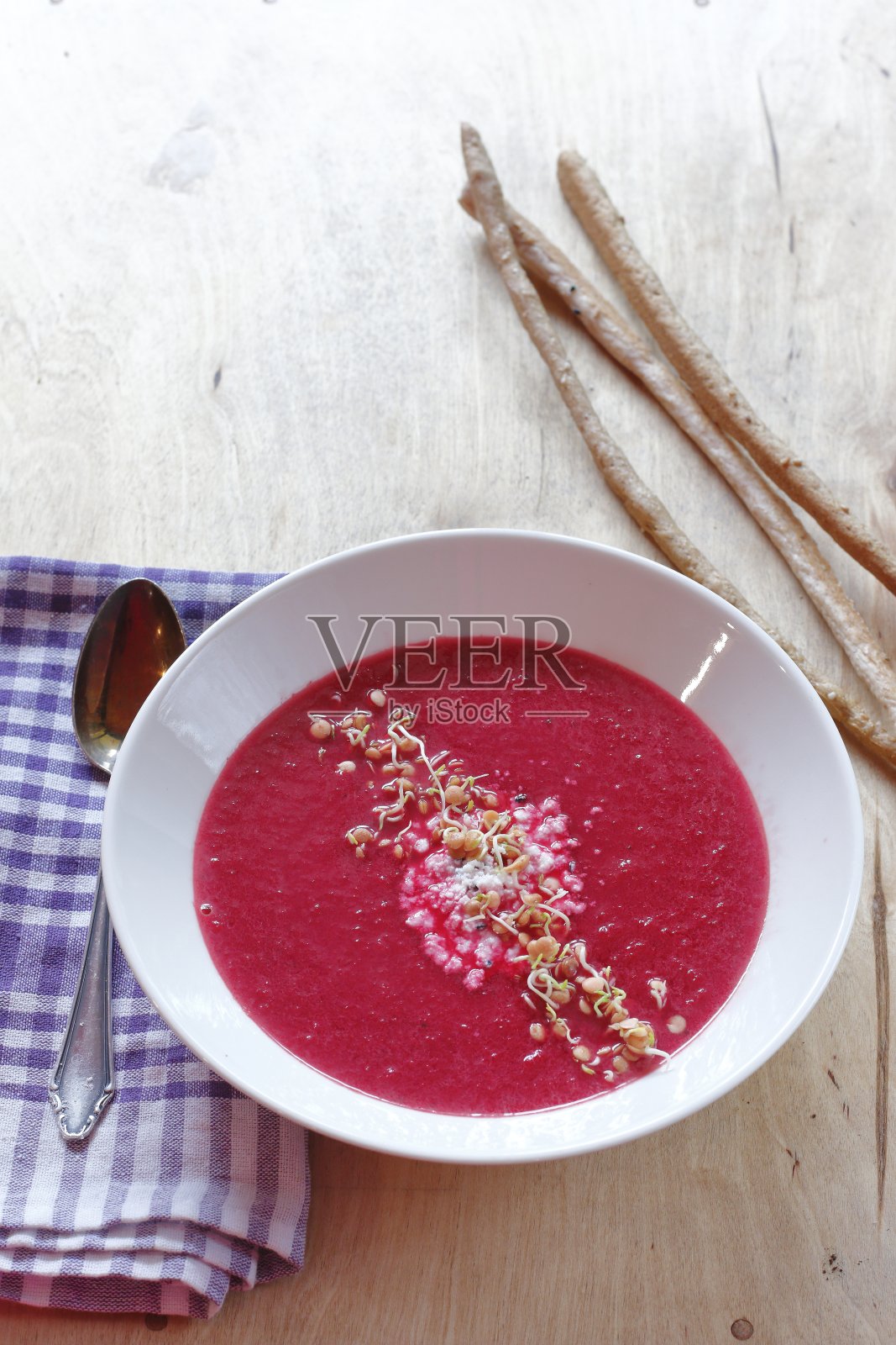 美味健康的甜菜根汤照片摄影图片
