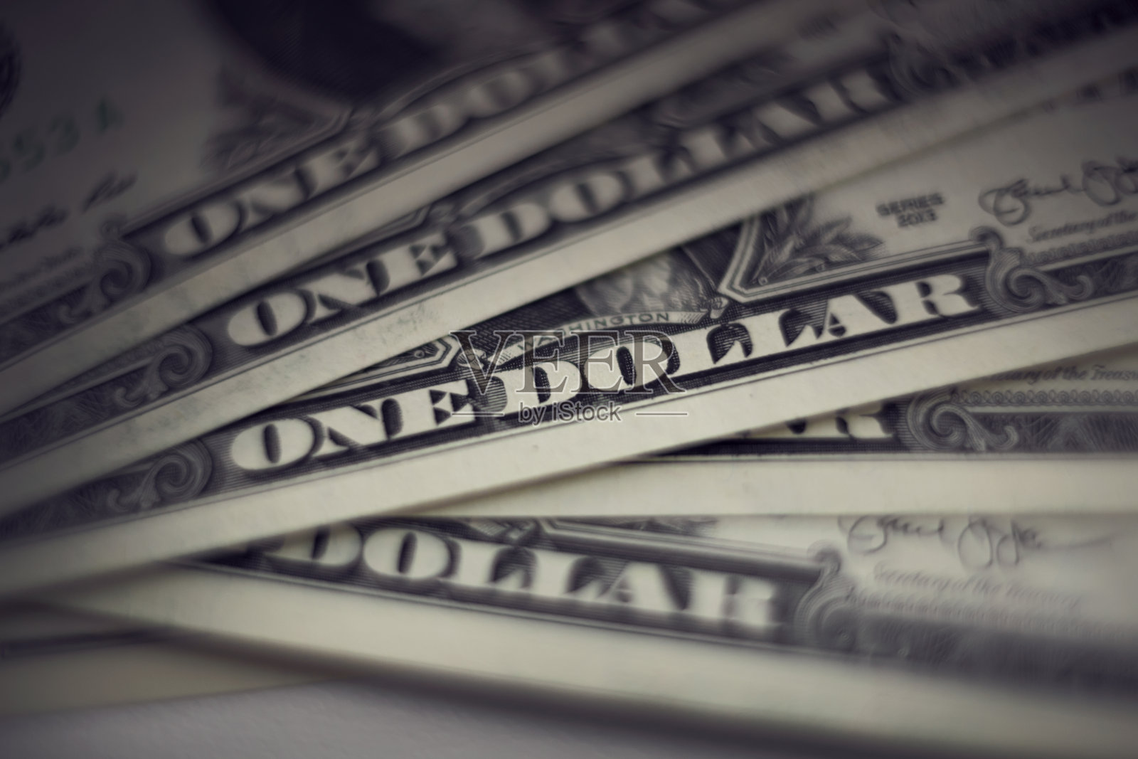 模糊的背景与一美元钞票。照片摄影图片