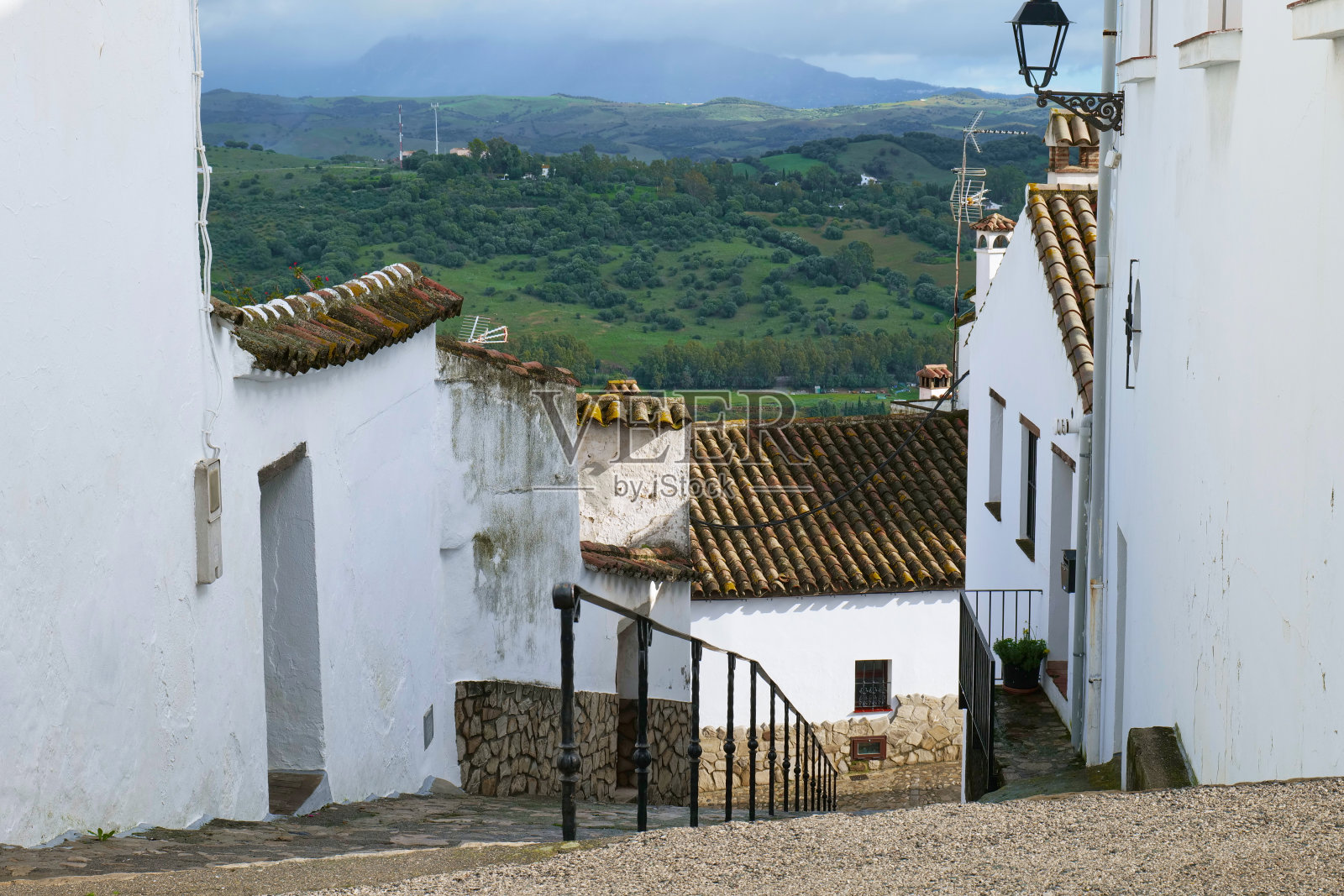 安达卢西亚山区小镇的典型街道照片摄影图片