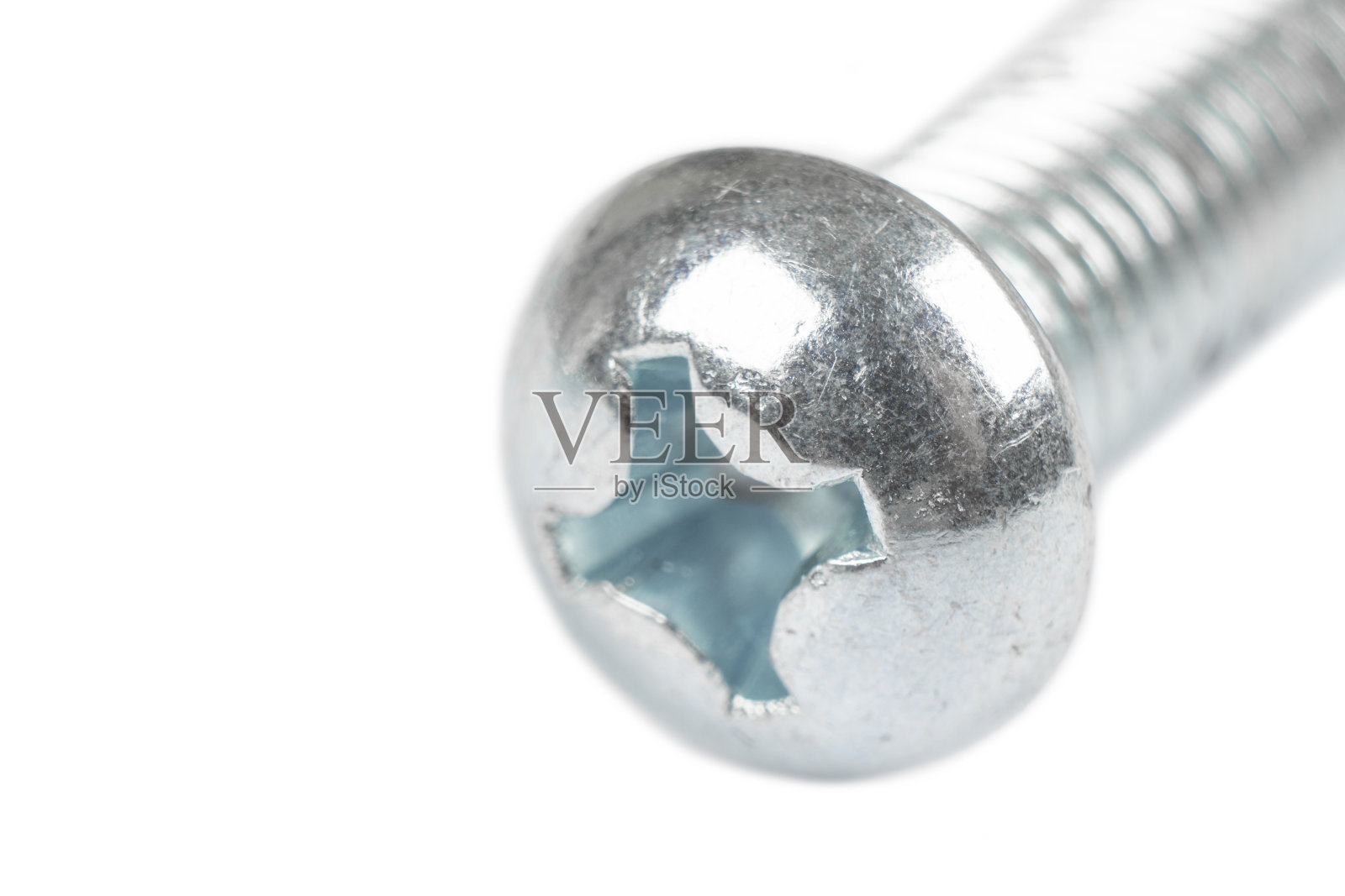 宏观抛丸金属螺栓隔离在白色背景。镀铬螺钉螺栓隔离。钢螺栓孤立。螺母和螺栓。工作的工具。照片摄影图片