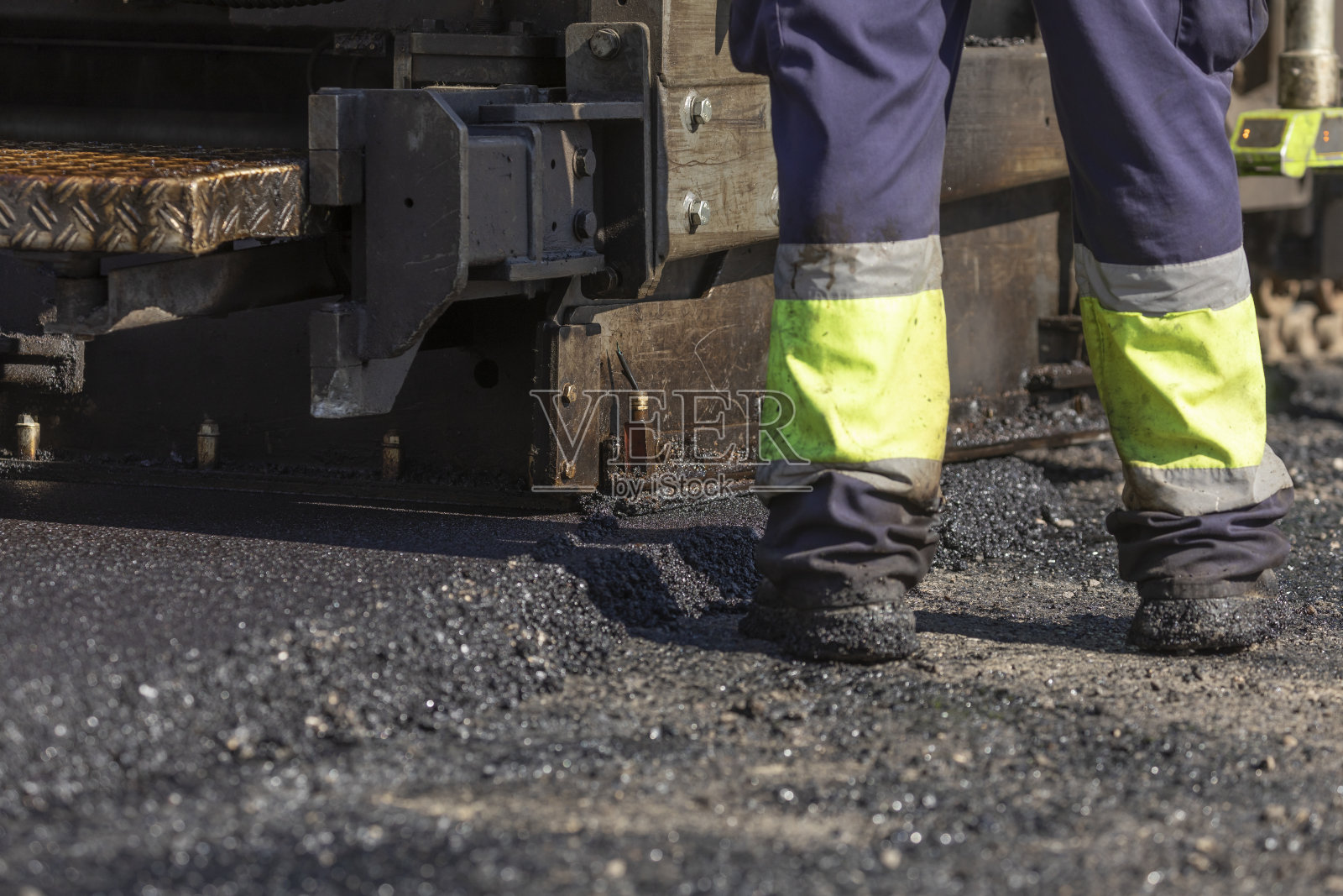 西班牙马德里街道的维护和铺设。照片摄影图片