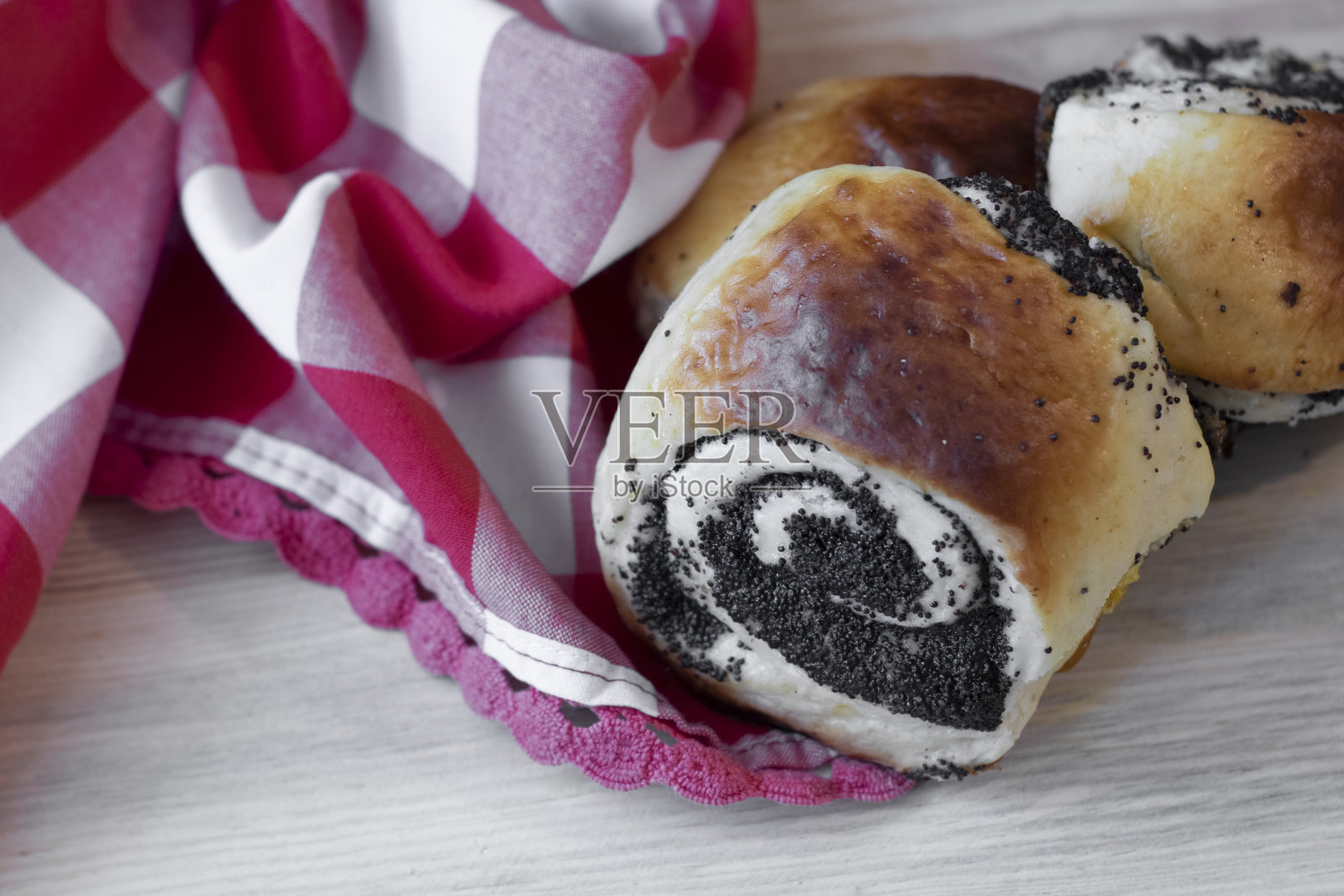 桌子上面包的特写镜头照片摄影图片