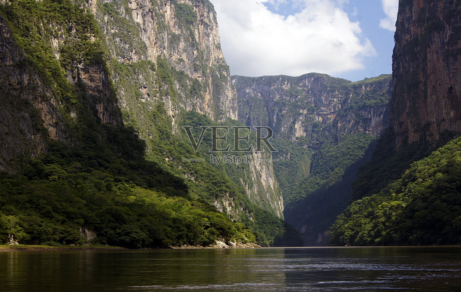 自然奇观- Sumidero峡谷附近塔克斯特拉在墨西哥恰帕斯照片摄影图片