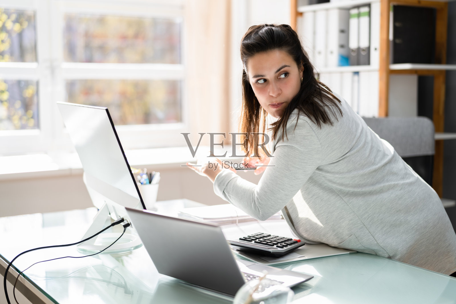 入侵者照片摄影图片